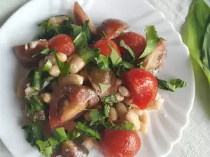 Салата от домати, боб и левурда