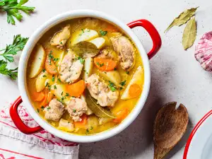 Пилешка манджа с картофи и моркови