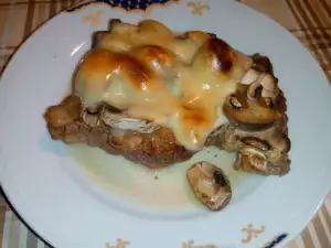 Пържоли с гъбки и кашкавал