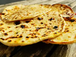 Чеснови пърленки с кисело мляко и масло