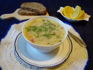 Пилешка супа с фигурки от грис