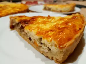Солен тарт с пиле, сметана и гъби