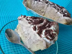 Сладкиш със сироп и крем
