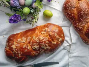 Цуреки - гръцкият козунак за Великден