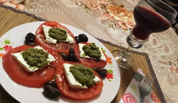 Българско капрезе с розови домати