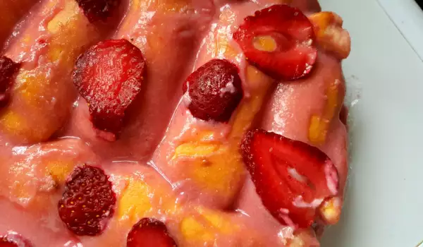 Бишкотена торта с ягоди
