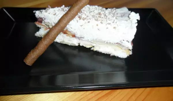 Бисквитена торта с кокосов крем