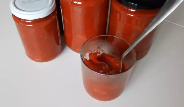 Печени чушки и печени домати в буркани