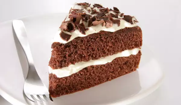 Шоколадова торта с бял крем