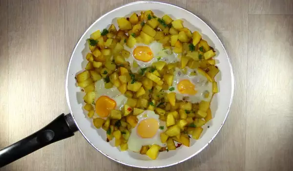 Яйца на очи с картофи