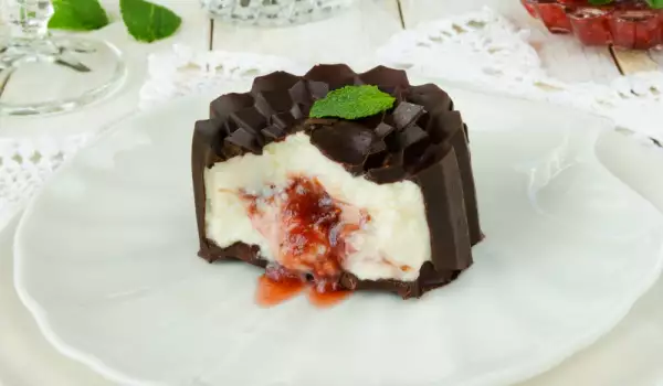 Италиански десерт с шоколад и извара