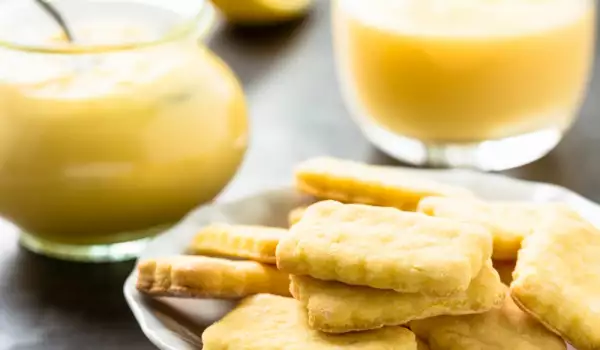 Нежни бисквити с грис и лимон