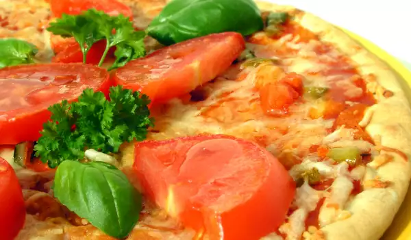 Пица с домати и сирена