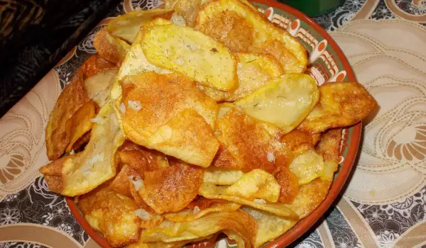 Пържен домашен чипс от картофи