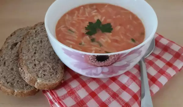 Доматена супа с фиде и чушки