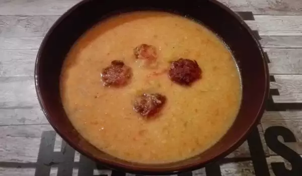 Доматена супа с кюфтета