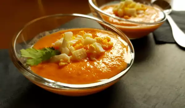 Студена испанска доматена супа