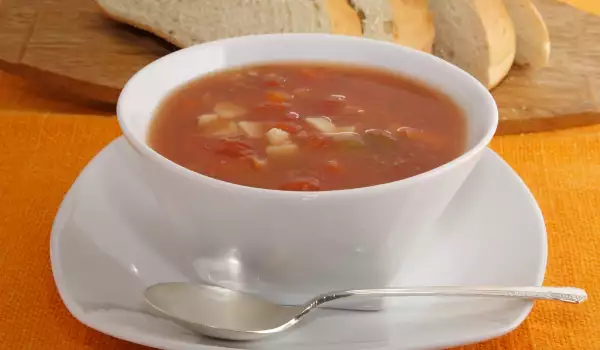Доматена супа с картофи и чесън