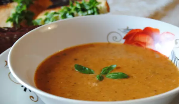 Доматена крем супа с пресни домати