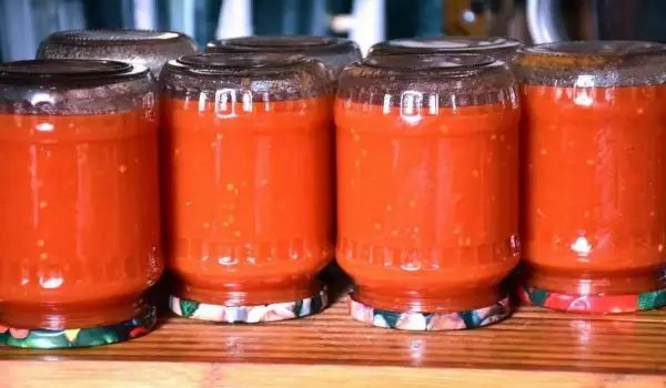 Млени домати в буркани