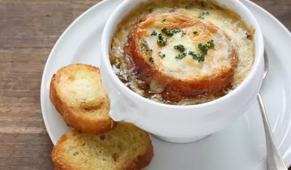 Домашна френска супа от лук