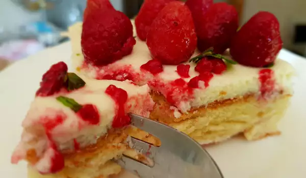 Френски кейк със заливка и малини