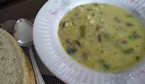 Гъбена супа с ориз и зеленчуци в мултикукър
