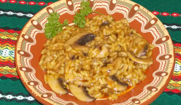 Ориз с печурки и лук