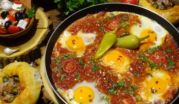 Яйца на очи с домати на фурна