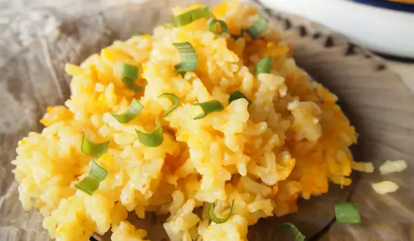 Жълт ориз за гарнитура