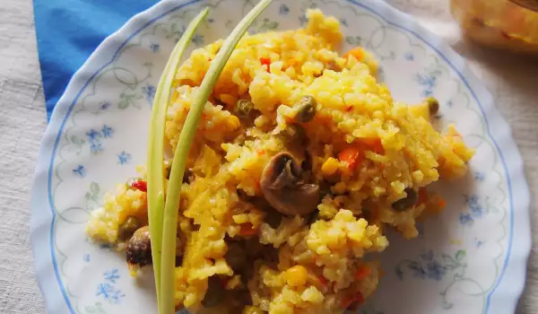 Жълт ориз с гъби и зеленчуци