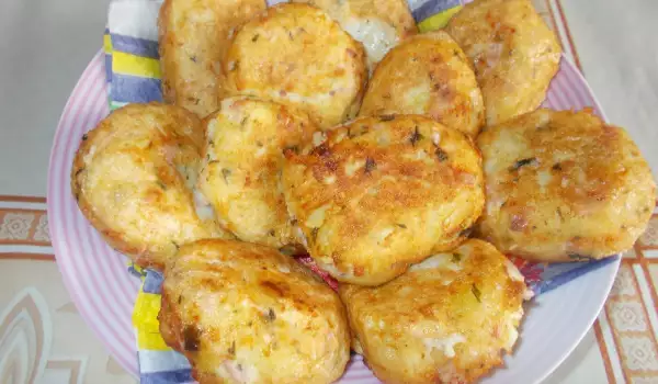Картофени кюфтета с кашкавал и бекон