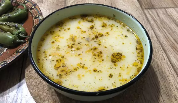 Пилешка супа с гъби и сирене