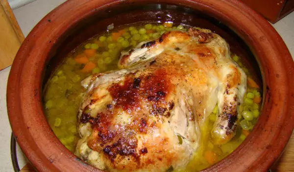 Печена кокошка със зеленчуци в гювеч