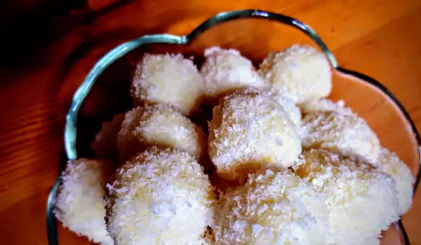 Сладки трюфели от кайсии и кокос