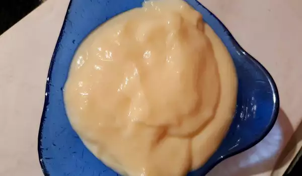Яйчен крем с кондензирано мляко