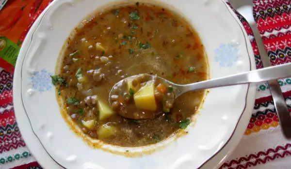 Супа от леща с картофи и чушки