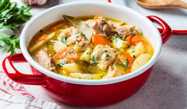 Пилешка манджа с картофи и моркови