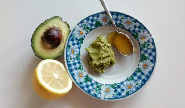 Маска за лице с авокадо, мед и лимон