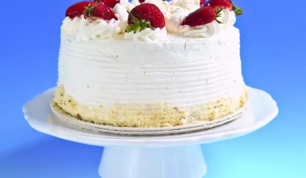 Целувчена торта със сметана и ягоди