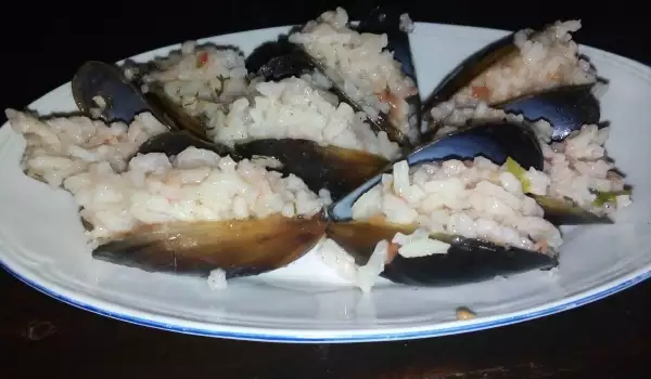 Черноморски миден пилаф с ориз