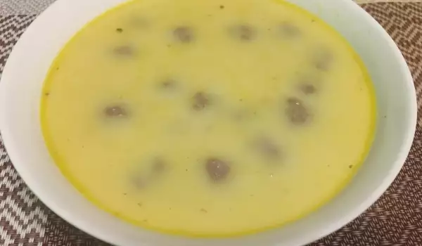 Млечна супа топчета