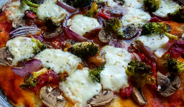 Зеленчукова пица с моцарела