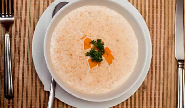 Млечна супа от моркови с овесени ядки