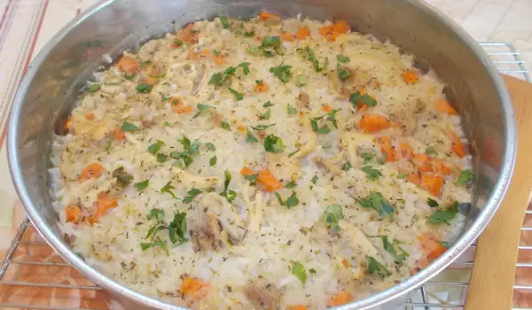 Пилешки късчета с ориз и зеленчуци на фурна