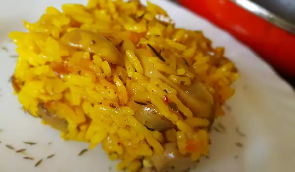 Жълт ориз с гъби, праз и домати