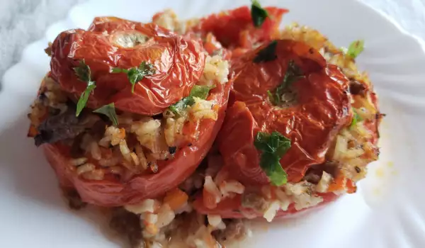 Пълнени домати с ориз и кайма на фурна