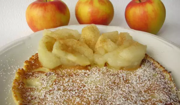 Руски пирог от палачинки с ябълки