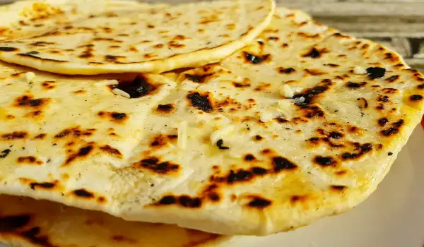 Чеснови пърленки с кисело мляко и масло