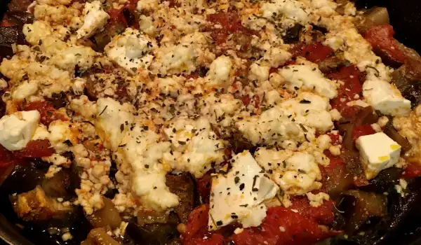 Патладжани с чушки, домати и сирене на фурна